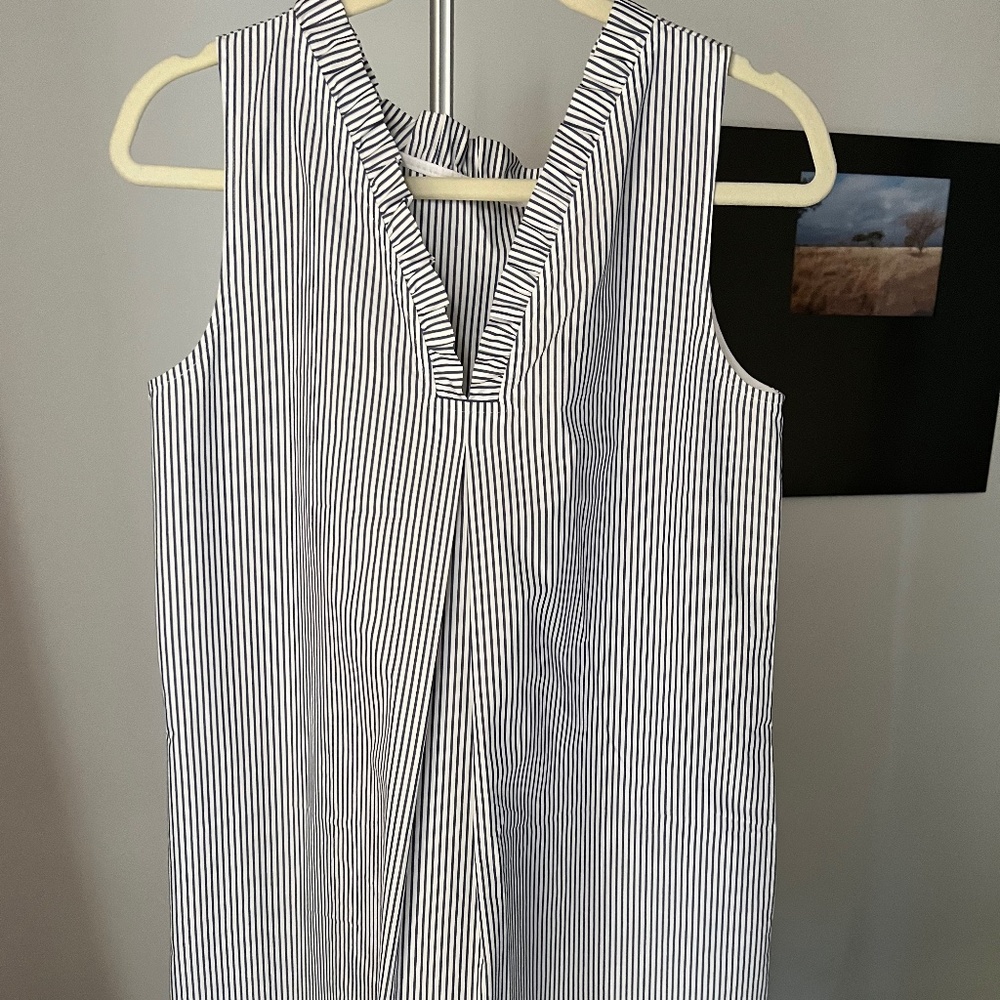 Sweet v-neck sundress